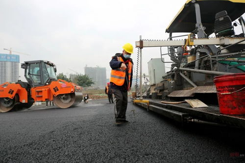 再加速！成都大運會直聯通道啟動瀝青鋪設，助力普通道路貨物運輸代理高效暢行
